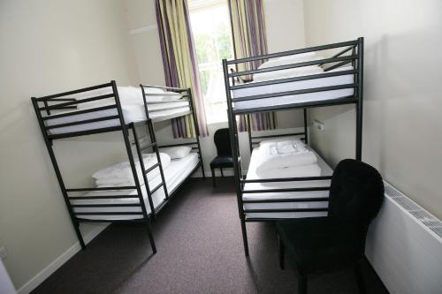 Ένα ή περισσότερα κρεβάτια σε δωμάτιο στο Alnwick Youth Hostel