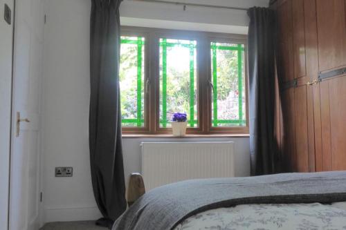 The Hideaway - a charming, unique retreat in Long Ashton, Bristol photo 8