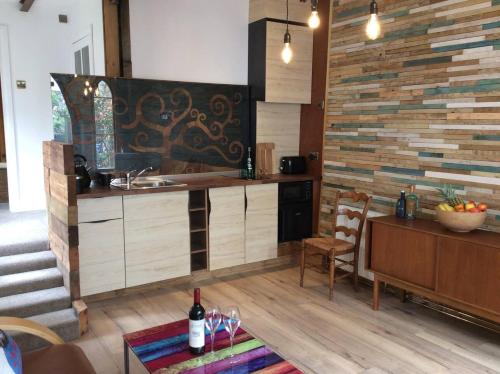 The Hideaway - a charming, unique retreat in Long Ashton, Bristol photo 11