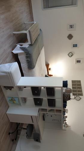 an office with a white desk with a chair at Levendula Nyaraló in Csopak