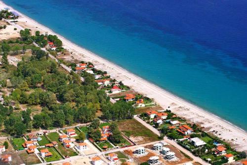 Galeriebild der Unterkunft Blue oasis villa plaka-leptokaria in Leptokaryá