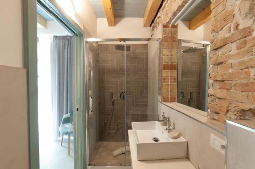 A bathroom at PERDAS ROOMS