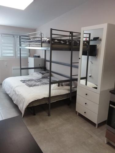 Postel nebo postele na pokoji v ubytování gites des champs