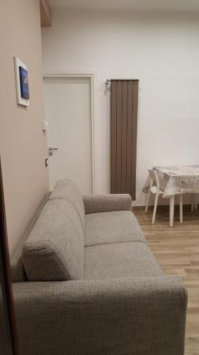 a living room with a couch and a table at da Matilda in Agrigento