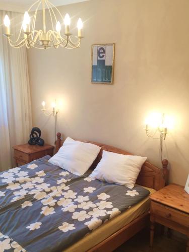 a bedroom with a bed with flowers on it at Furedi Apartman in Balatonfüred