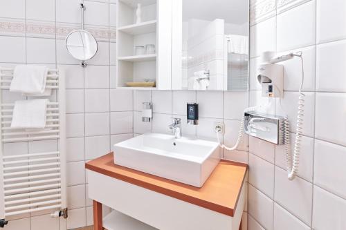 Ett badrum på Dreiklang Business & Spa Resort