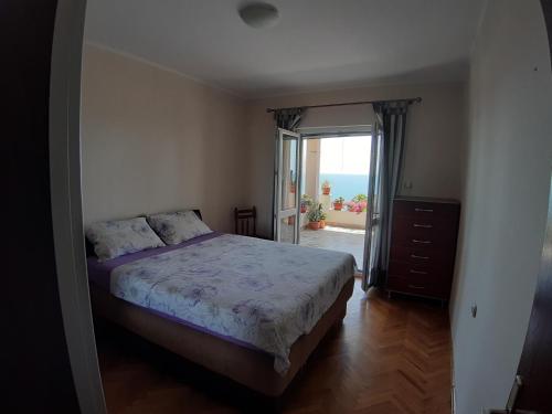 Ένα ή περισσότερα κρεβάτια σε δωμάτιο στο Vesna Apartments