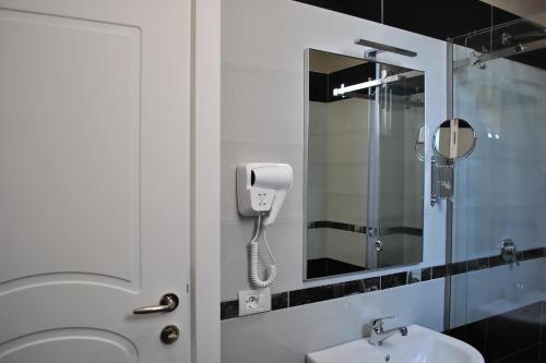 Un baño de Twin Towers Hotel City & Beach Resort