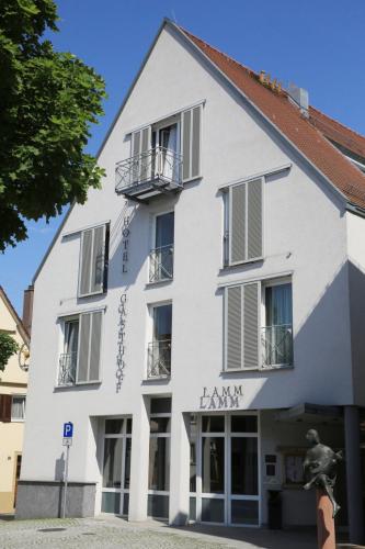 a white building with the words klezmer at Landidyll Hotel Lamm in Vaihingen an der Enz