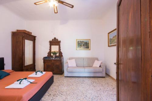 a living room with two beds and a couch at Dimora Ricceri in Impruneta