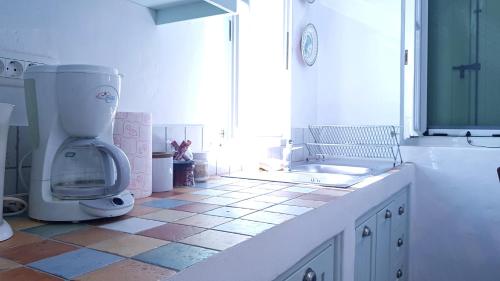 Ένα μπάνιο στο Cycladic Vineyard House