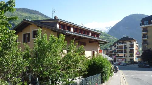 Ein allgemeiner Bergblick oder ein Berglick von des Hotels aus