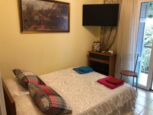 Кровать или кровати в номере Anna Apartment in Kypseli
