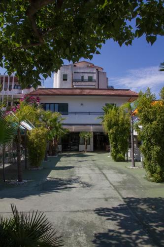 Gallery image of HOTEL ATENA in Cirò Marina