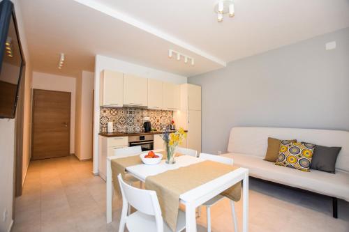 Dapur atau dapur kecil di Villa Magena - Modern Apartments in Pag Center