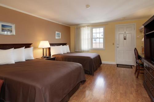 Katil atau katil-katil dalam bilik di Cape Cod Harbor House Inn