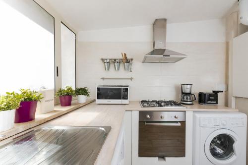 New! Spanish Step Design Apartment