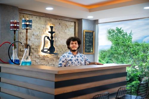 Tamu yang menginap di Nova Suite Residence