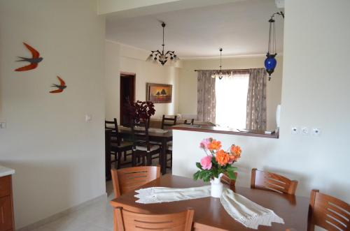 Χώρος καθιστικού στο Blue Ark Aigeira Flat & Studio