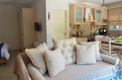Η κουζίνα ή μικρή κουζίνα στο Blue Ark Aigeira Flat & Studio