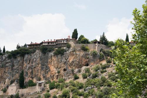 a house on the side of a mountain at Agrelia in Agreliá