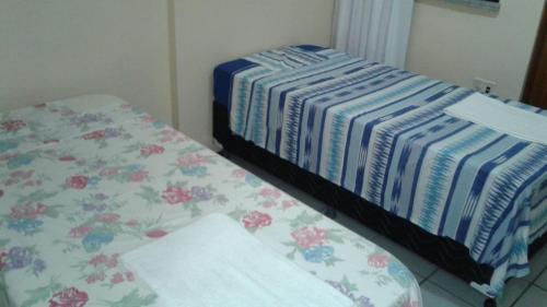 two beds in a room with at Apto próximo ao Centro de Eventos e OAB-CE in Fortaleza