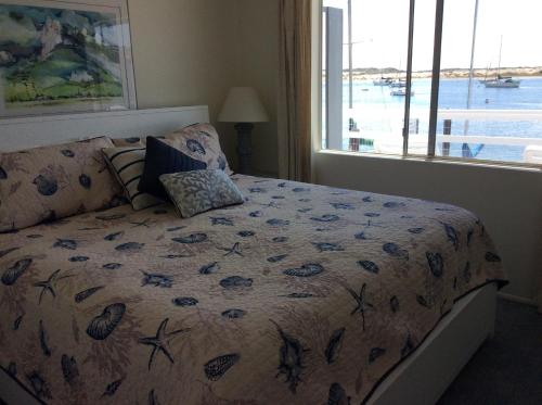 a bedroom with a bed with a view of the water at Gray's Inn & Gallery in Morro Bay