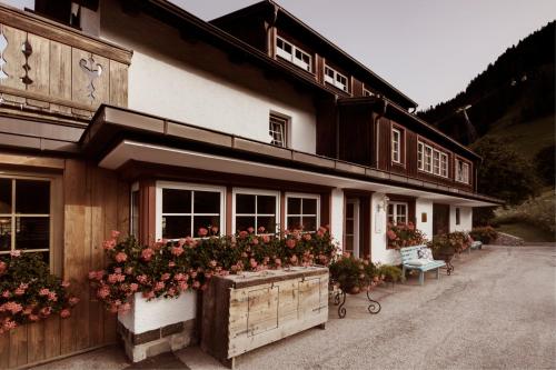 a building with flowers on the side of it at Berghotel Ladinia in Corvara in Badia