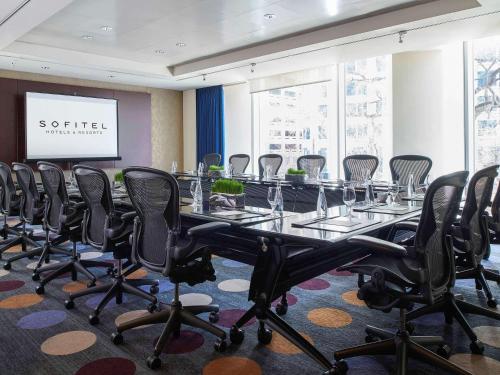 Zona business o sala conferenze di Sofitel Chicago Magnificent Mile