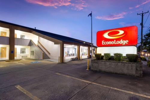 a colombian fast food restaurant with a colombia sign on the side at Econo Lodge Little Creek in Norfolk