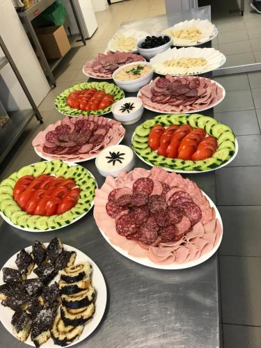 Mad på pensionatet eller i nærheden