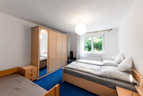 a bedroom with two beds and a window at Casa Marina in Kulmbach