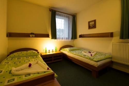 Postel nebo postele na pokoji v ubytování Pension & restaurace Zelený Mlýn Žacléř