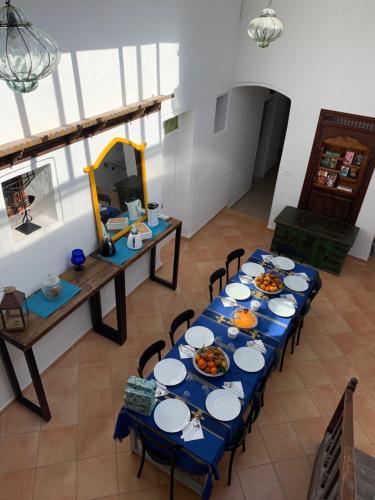 a room with a table with plates of food on it at Dar Lola Djerba in Houmt Souk