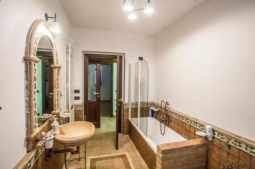 a bathroom with a sink and a bath tub and a sink at B&B Marconi in Montefalcone Appennino