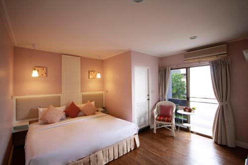 Un pat sau paturi într-o cameră la Hotel Alley