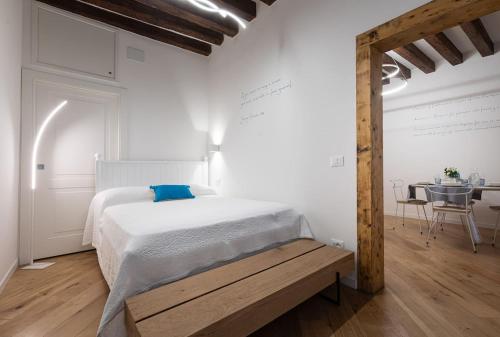 a white bedroom with a bed and a table at Privacy in Venice - Your apartment to be let alone in Venice