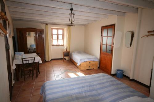 Katil atau katil-katil dalam bilik di Mas des Tours Chambre d'hôtes