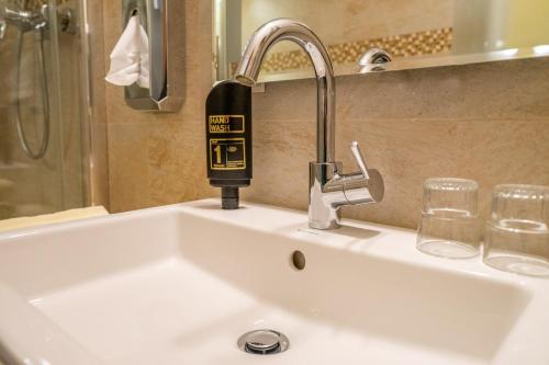 a bathroom sink with a blow dryer on top of it at Goldener Pfropfenzieher in Oberwesel