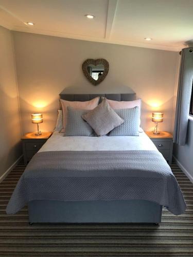 a bedroom with a large bed with two lamps at 49 Irfon Lodge no commerical vehicles or tradesmen allowed in Builth Wells