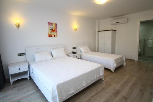 A bed or beds in a room at Duman Boutique Hotel Cesme