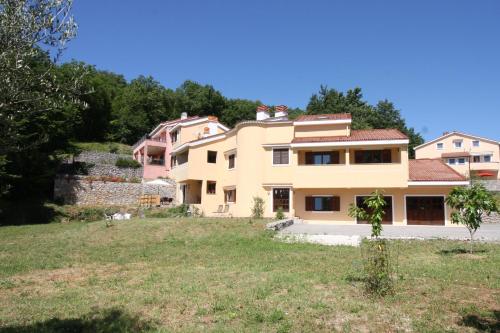 Apartments and Room in Nature Setting