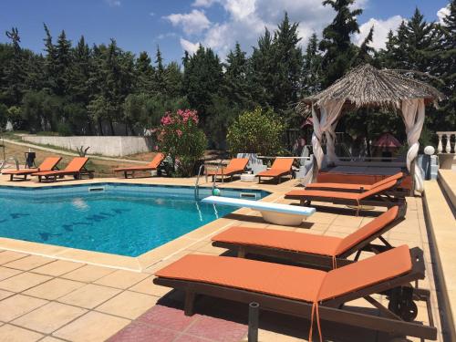 Villa Askamnia and Suites