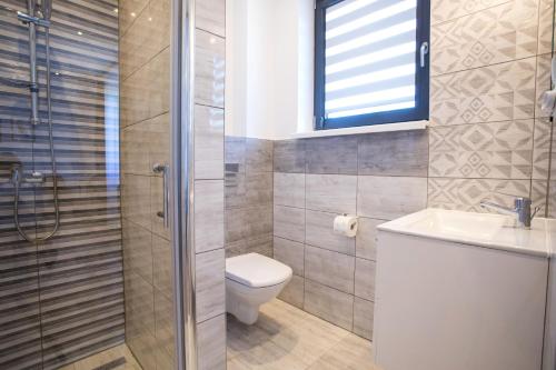 Un baño de 8 Jezior
