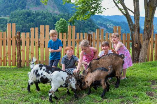 Lerchs Landhotelに滞在中の子供