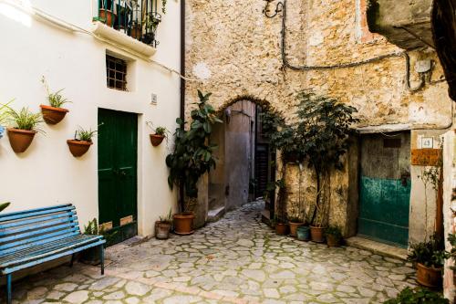 an alley with a bench in an old building at la casa nel vicolo in Ascea
