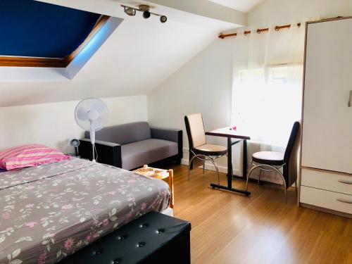 a bedroom with a bed and a table and chairs at Beaux studios sur les quais in Alfortville