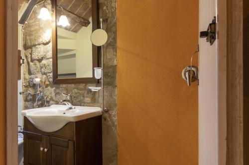 Ένα μπάνιο στο Borgo Buio Town House