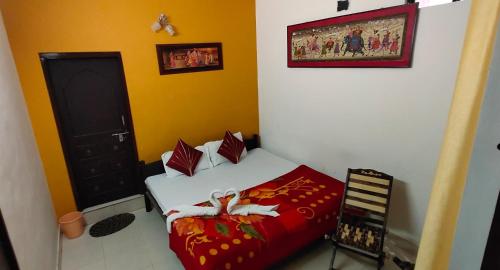 a bedroom with a bed with a monkey on it at Haveli Taragarh Palace in Būndi