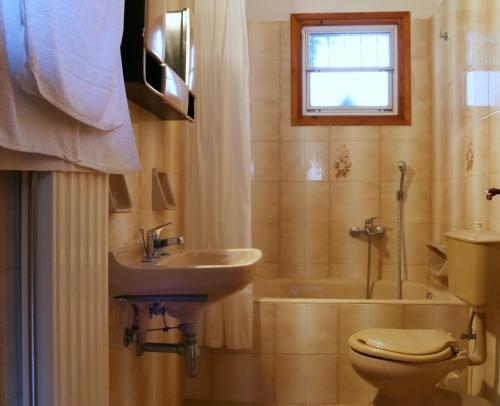 Ένα μπάνιο στο 2 Space - Selfcatering Apartment Helen No 7